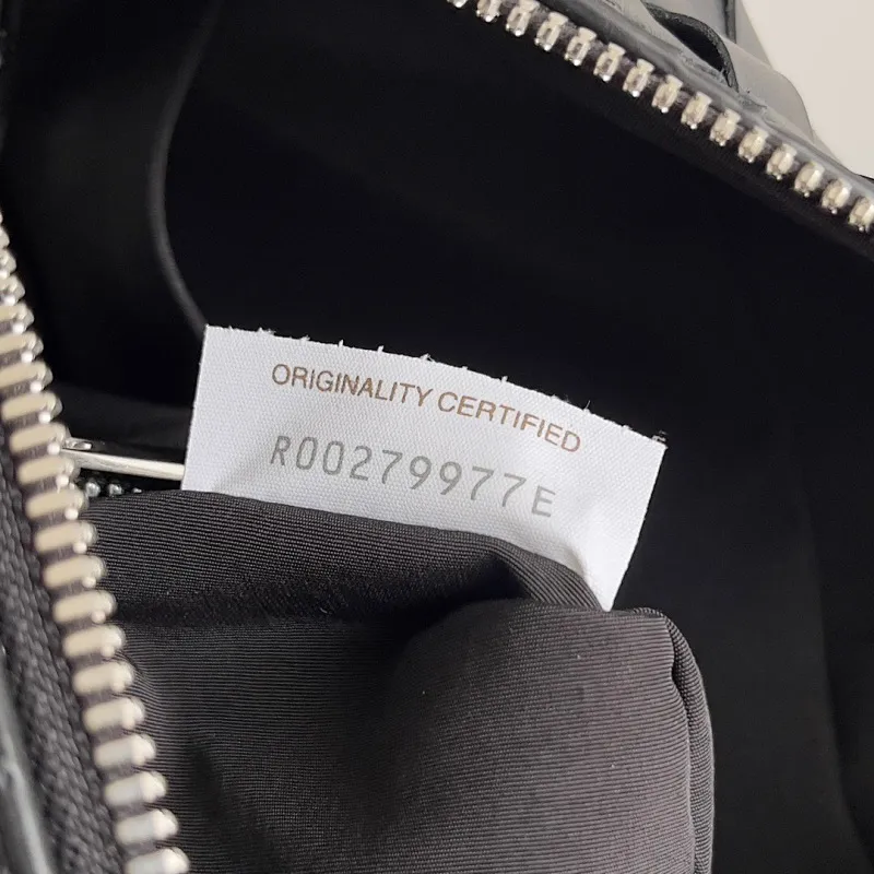 All categories 💚 Authentic bags 💚 BV 2025 new BV toiletry bag
